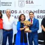 RECONOCE GOBERNADORA A AGRICULTORES, GANADEROS Y PRODUCTORES CON ENTREGA DE PREMIO