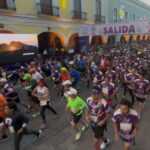 INVADE MAREA MORADA CALLES DE TLAXCALA CON EL MEDIO MARATÓN INTERNACIONAL TLAXCALLAN