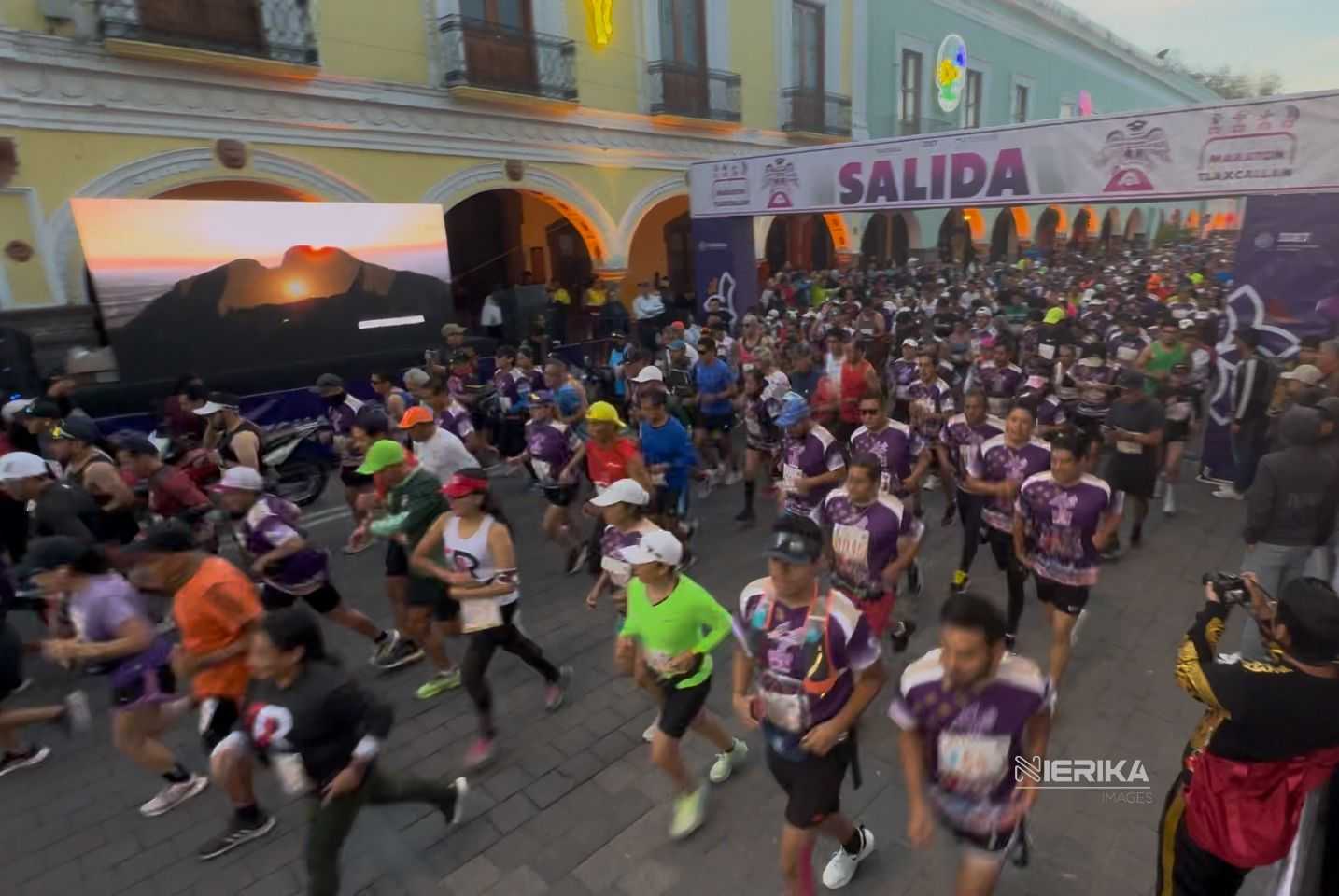 INVADE MAREA MORADA CALLES DE TLAXCALA CON EL MEDIO MARATÓN INTERNACIONAL TLAXCALLAN