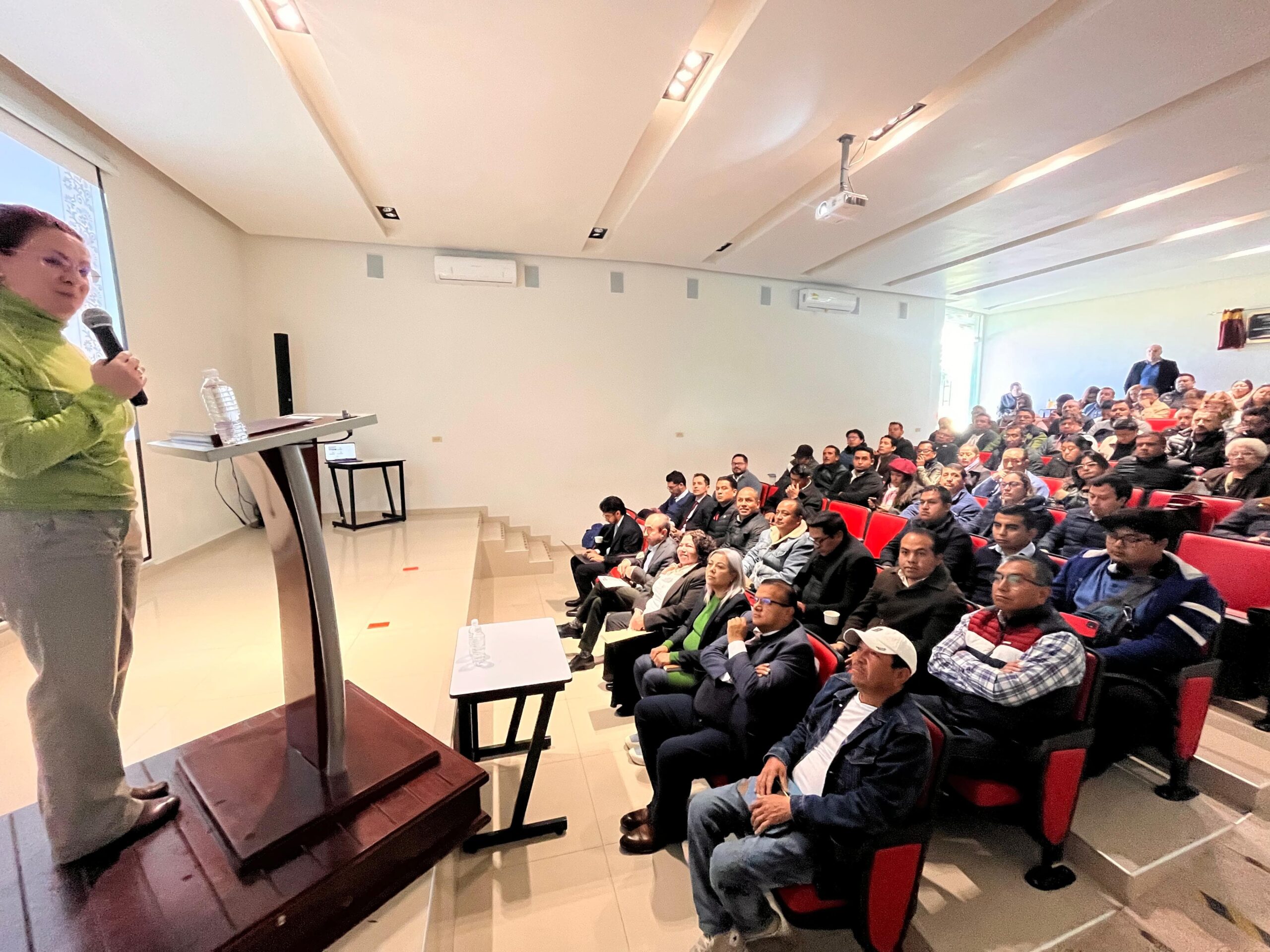 CAPACITAN A MUNICIPIOS SOBRE PROTECCIÓN A PERSONAS DEFENSORAS DE DERECHOS HUMANOS EN ASUNTOS AMBIENTALES