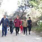 La alcaldesa de Chiautempan, Blanca Angulo Meneses, mantiene una relación cercana a la gente en recorridos porpp las comunidades.
