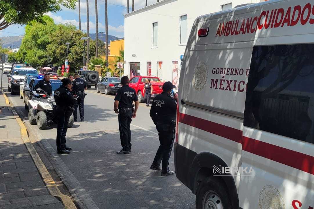 Atienden elementos de la Dirección de Seguridad Municipal de Tlaxcala incidente donde hombre en situación vulnerablep fue atacado con fuego.