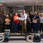Beneficia presidente Alfonso Sánchez a escuelas de Atlahapa con entrega de suministros eléctricos