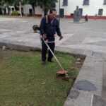 El Ayuntamiento de Chiautempan, mediante la Dirección de Servicios Municipales, lleva a cabo labores de limpieza en el Parque Hidalgo.