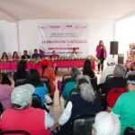 RECIBEN ASESORÍA ADULTOS MAYORES DE TLALTELULCO PARA REUNIRSE CON SUS HIJOS EN ESTADOS UNIDOS