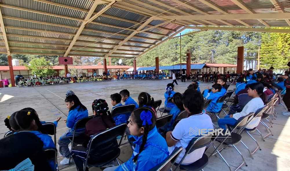 Llega «Zoológico sin barreras» a niños de Tlalcuapan
