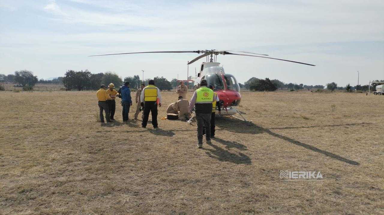 HELICÓPTEROS AGILIZAN LAS LABORES DE COMBATE A INCENDIO EN ATLTZAYANCA
