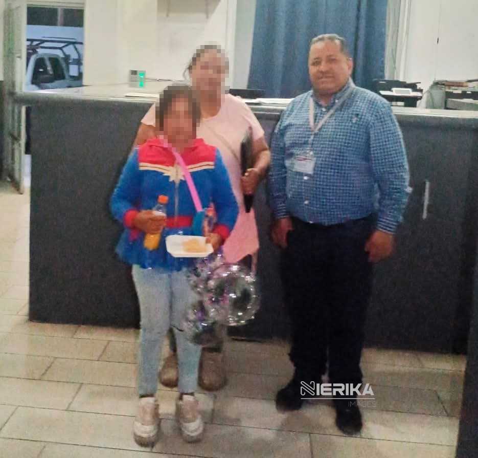 Policía de Chiautempan brinda atención a menor extraviada; la reúne con su madre