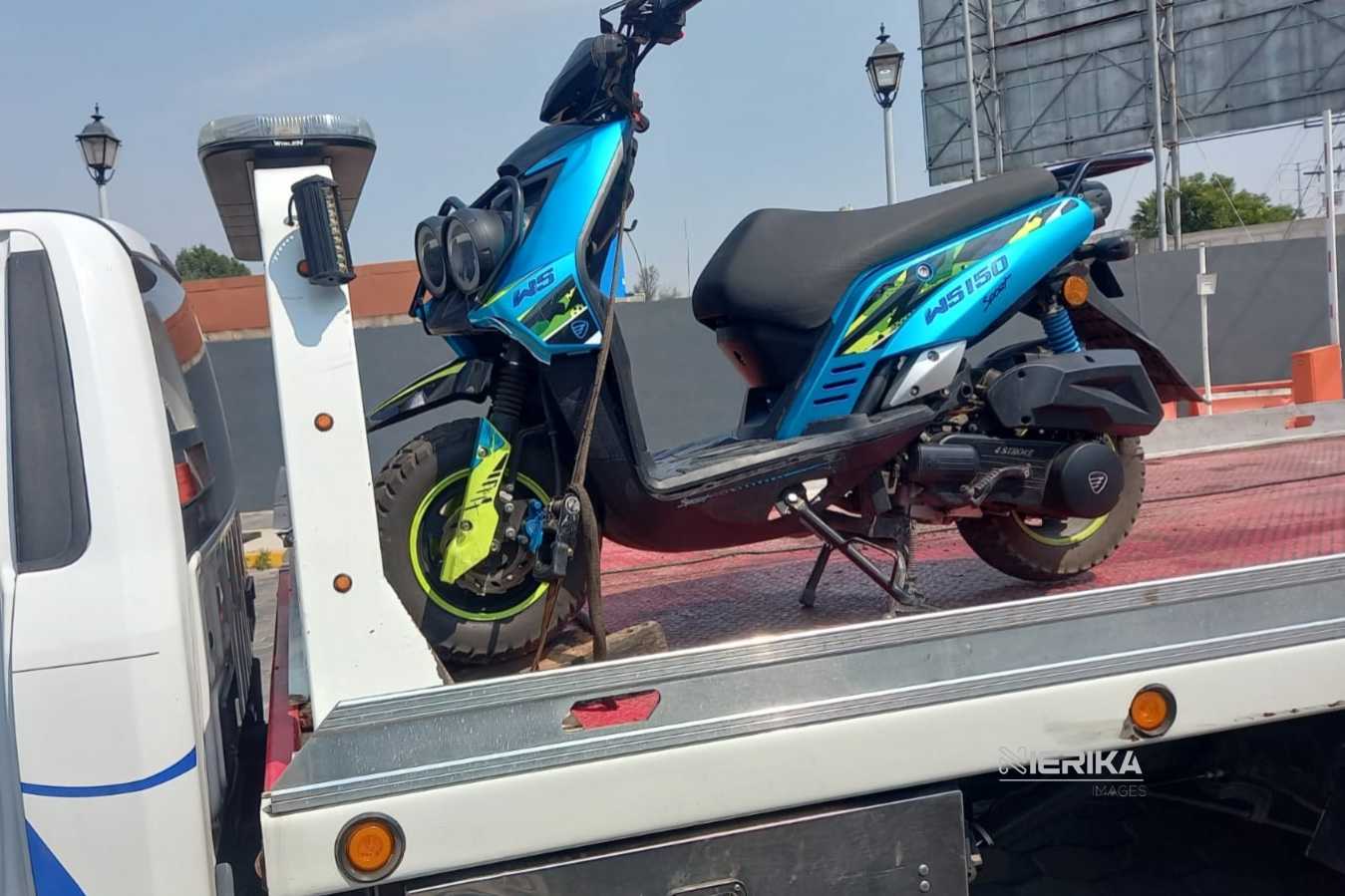 Policía de Chiautempan asegura motocicleta con reporte de robo