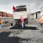 El Ayuntamiento de Chiautempan, continúa realizando labores de bacheo en la Calle Ferrocarril
