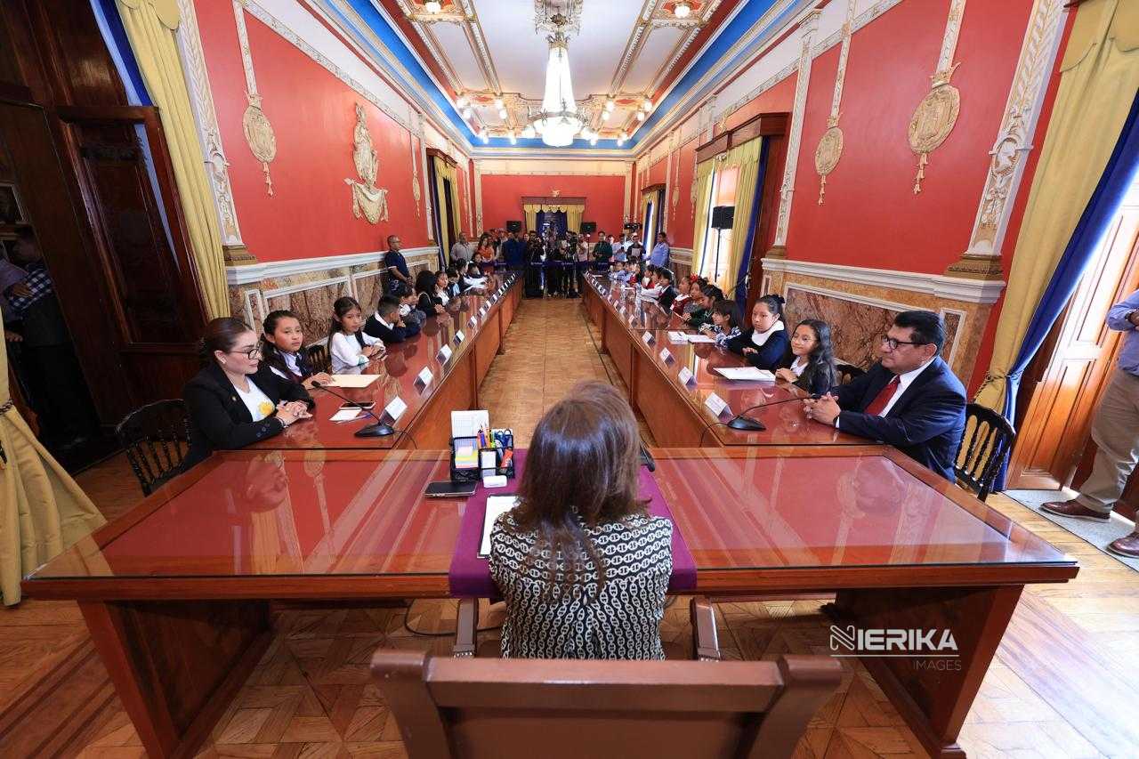 EN EL DÍA DEL NIÑO, GOBERNADORA RECIBIÓ A INTEGRANTES DEL PARLAMENTO INFANTIL