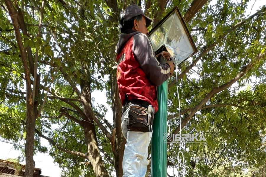 Refuerzan en Chiautempan el sistema de alumbrado público en el Parque San Onofre