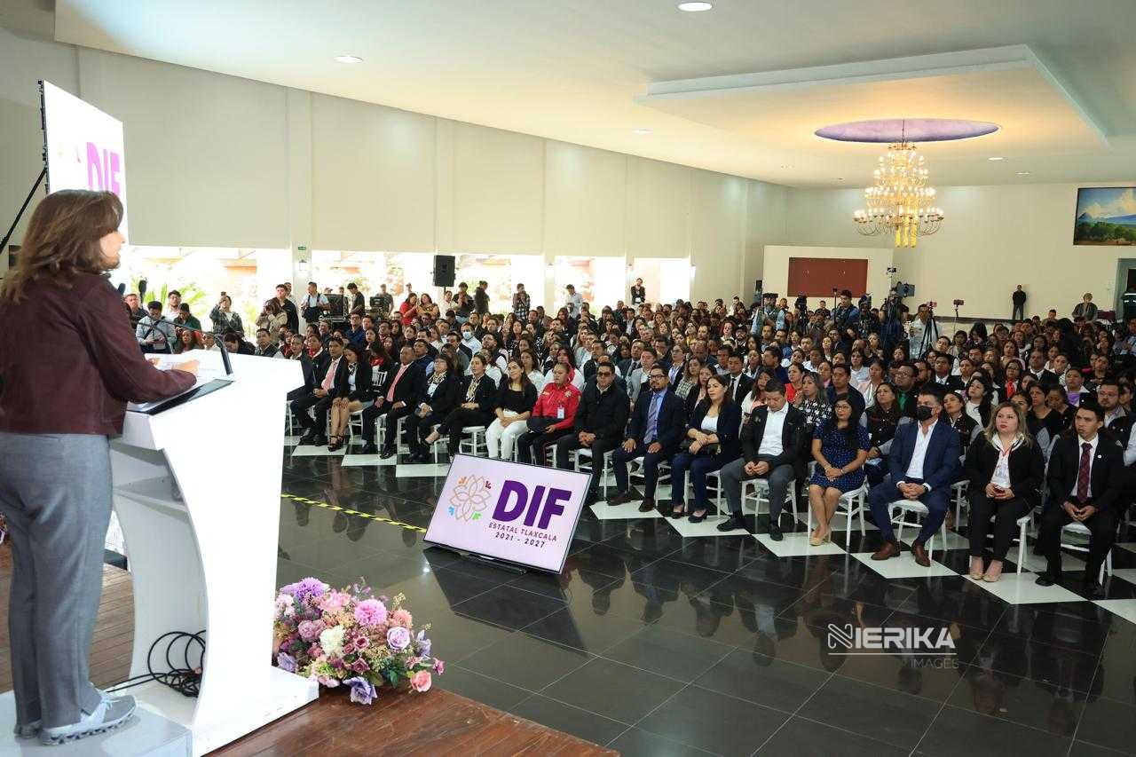 GOBERNADORA TOMA PROTESTA A TITULARES DE LAS 60 PROCURADURÍAS MUNICIPALES DEL ESTADO PARA PROTEGER A LA NIÑEZ