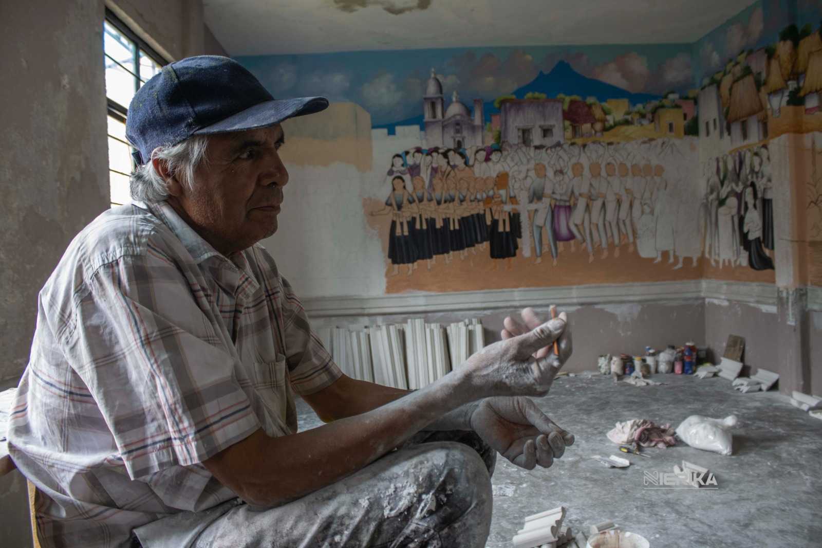 Plasman en un mural la historia de Tlalcuapan, Tlaxcala.