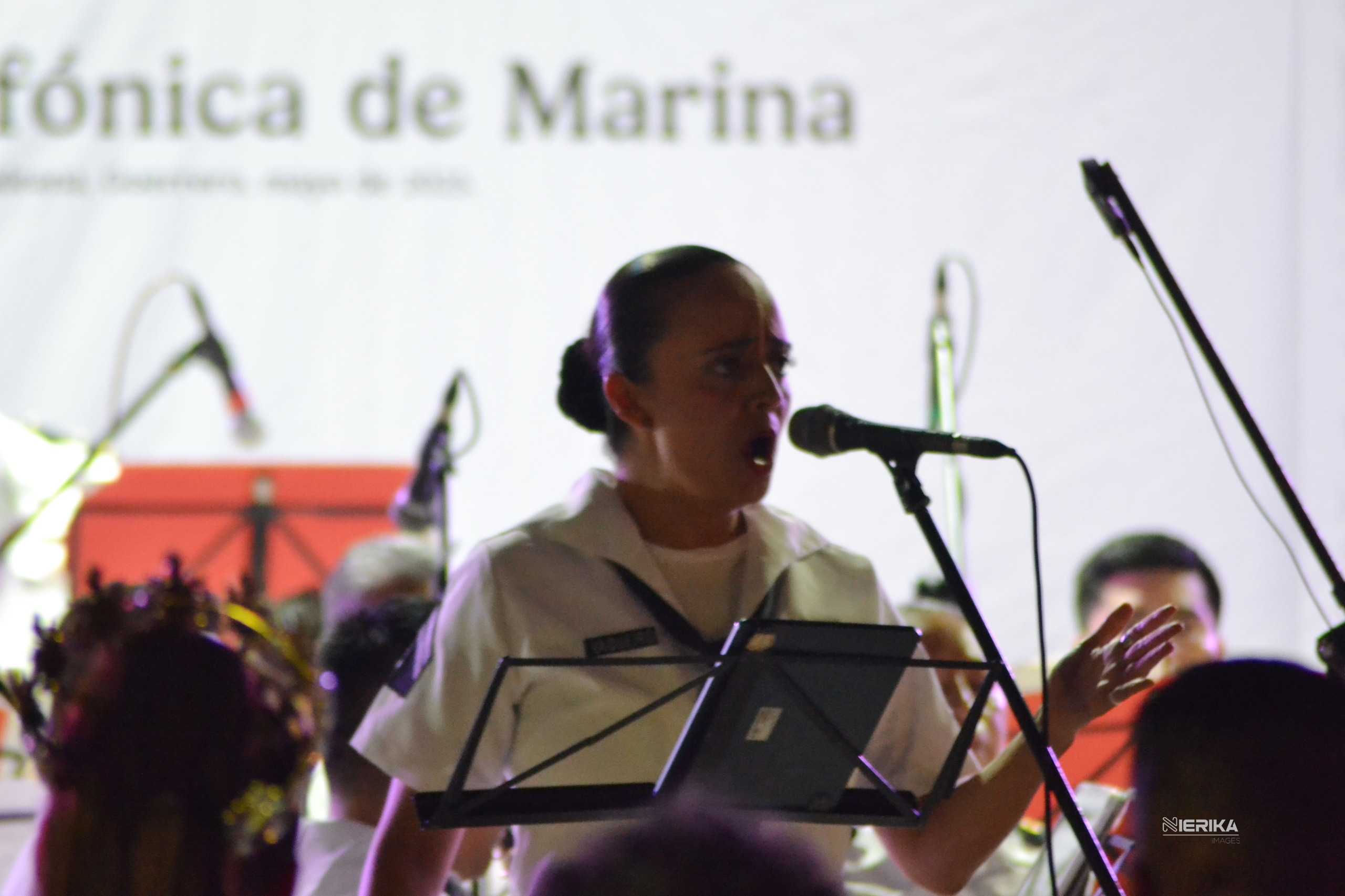 La Banda Sinfoníca de la Marina, se presentó  en el zócalo municipal de Tecpan