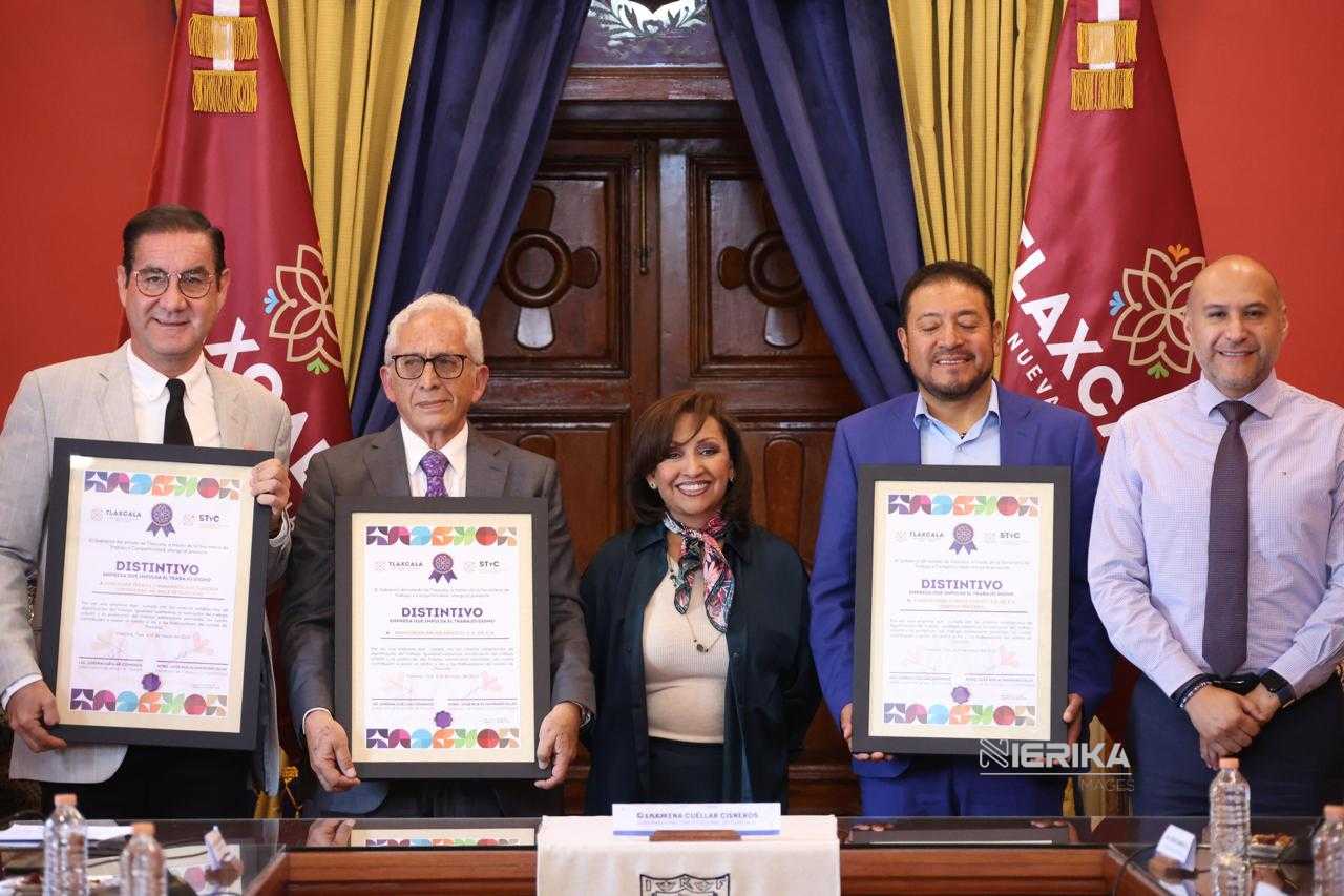 ENTREGA GOBERNADORA DISTINTIVO DE TRABAJO DIGNO A EMPRESAS