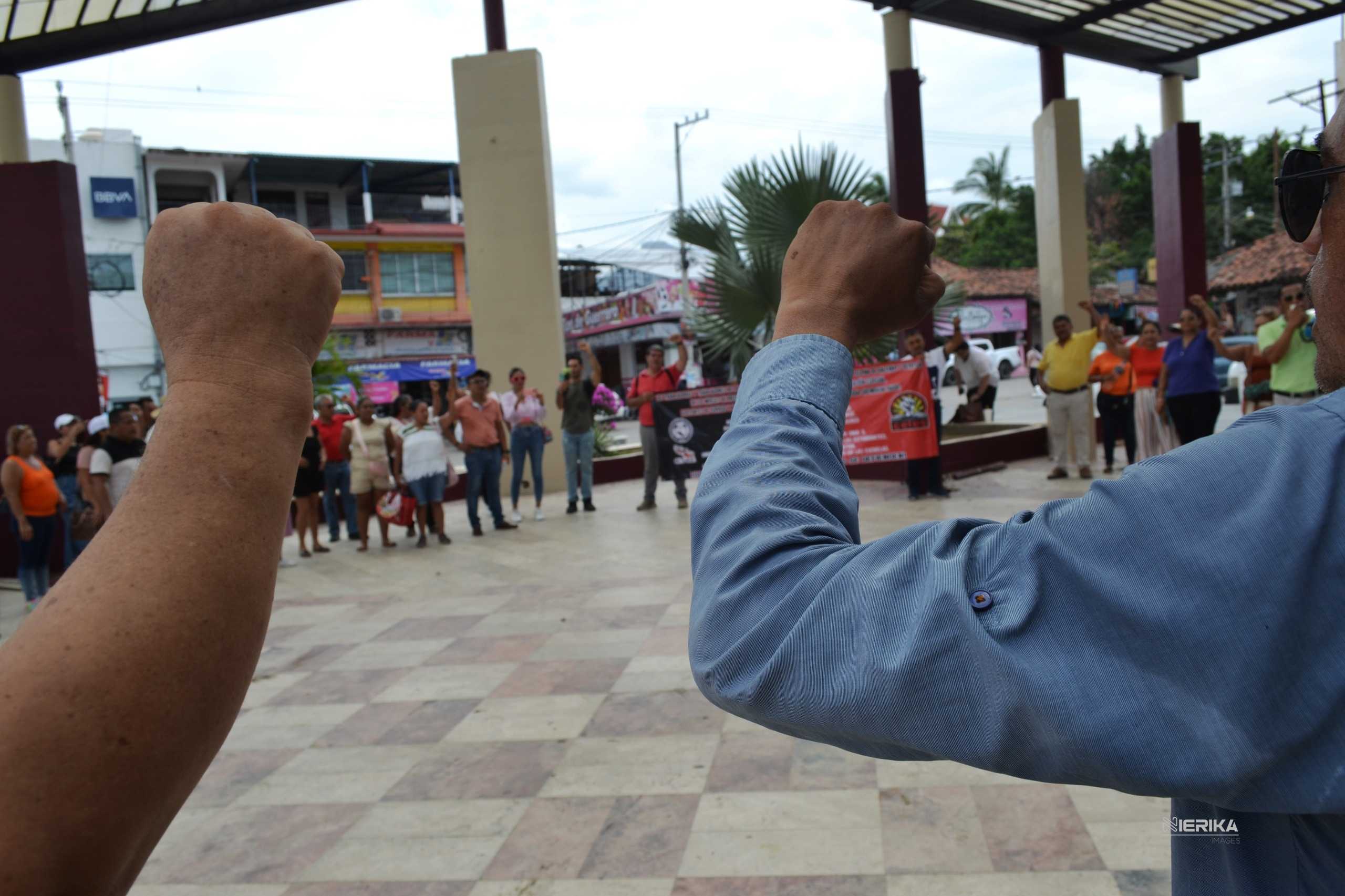 Maestros de la CETEG, marcharon en Tecpan de Galeana, Guerrro