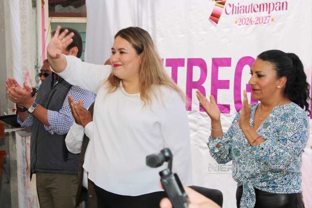 Reconstruyen calle en Xaxala, Blanca Angulo agradece confianza de los ciudadanos