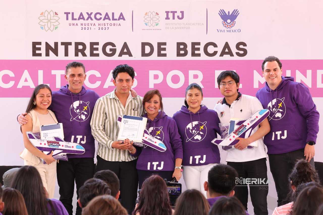 ENCABEZA GOBERNADORA ENTREGA DE 200 BECAS DEL PROGRAMA “TLAXCALTECAS POR EL MUNDO”