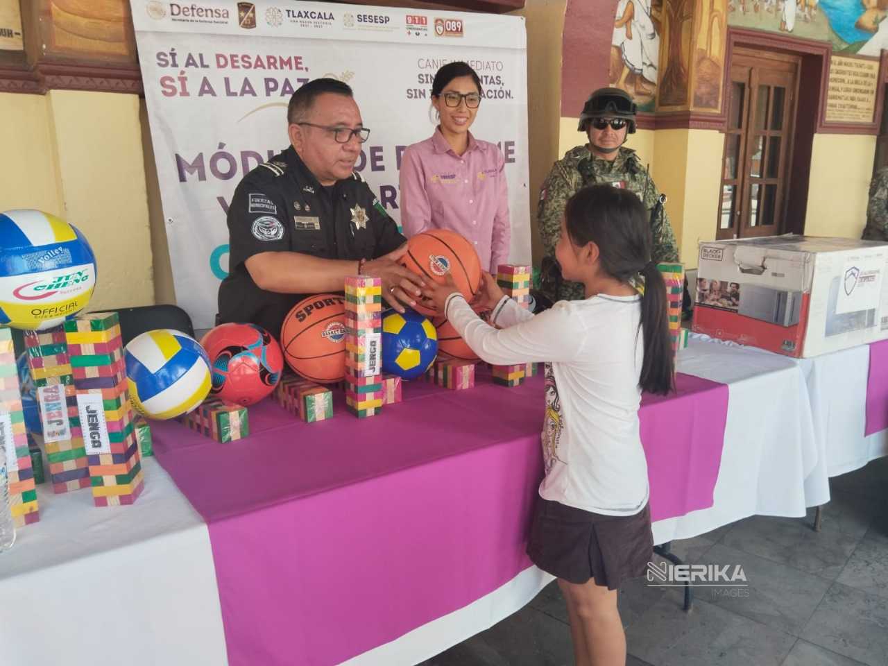 NIÑOS PONEN EL EJEMPLO: EN TLAXCALA, CANJEAN MÁS JUGUETES BÉLICOS