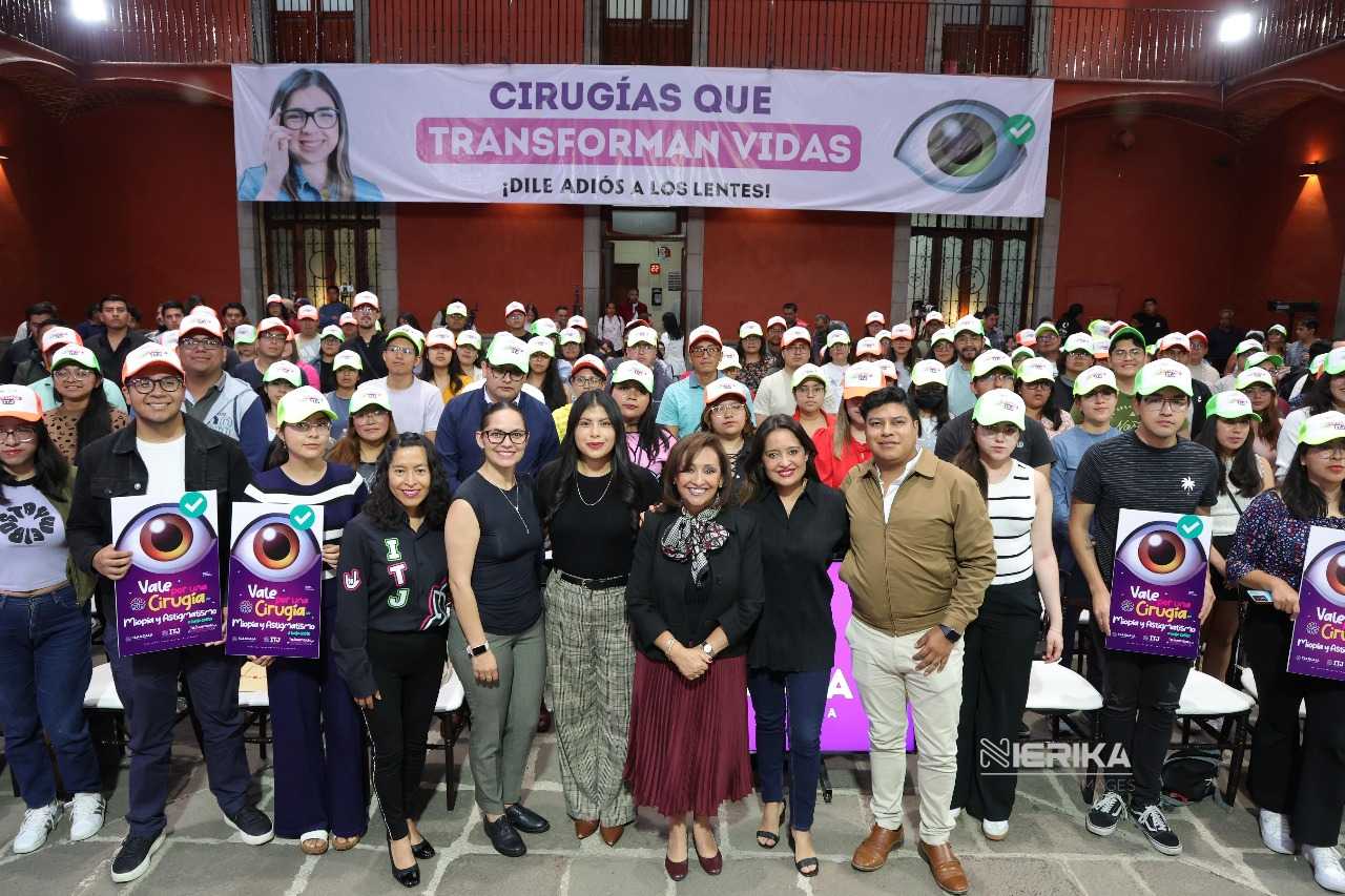 ENTREGA GOBERNADORA VALES DE CIRUGÍA A JÓVENES BENEFICIARIOS DEL PROGRAMA “VISUALIZANDO TU FUTURO