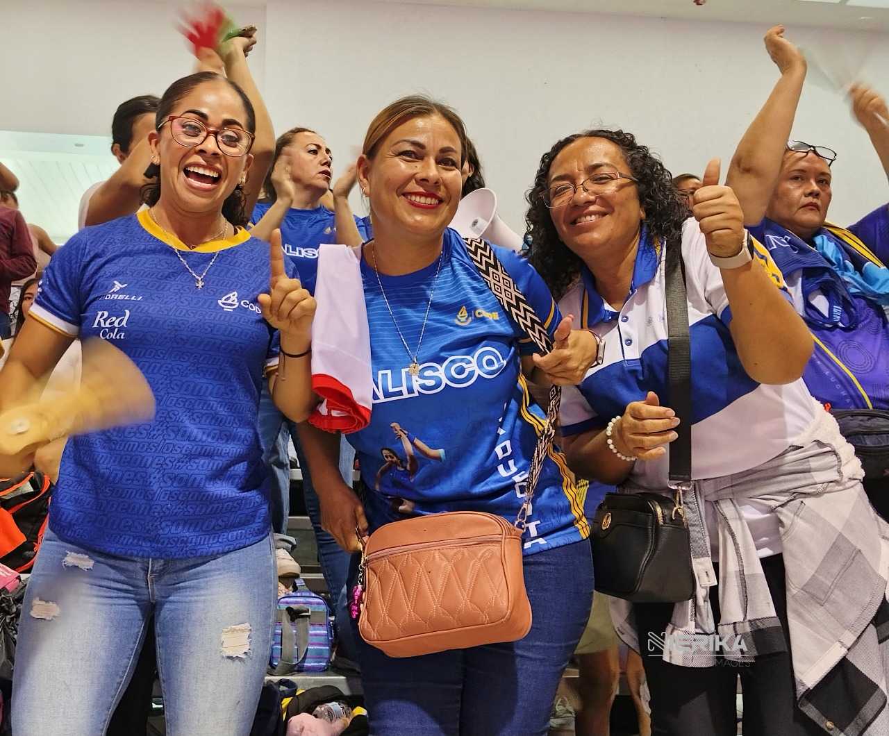“TLAXCALA SÍ EXISTE Y ES UN ORGULLO ESTAR AQUÍ»: MADRES DE ATLETAS DE LUCHAS ASOCIADAS FEMENIL