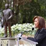 ASISTE GOBERNADORA A CEREMONIA DEL 44 ANIVERSARIO LUCTUOSO DE EMILIO SÁNCHEZ PIEDRAS