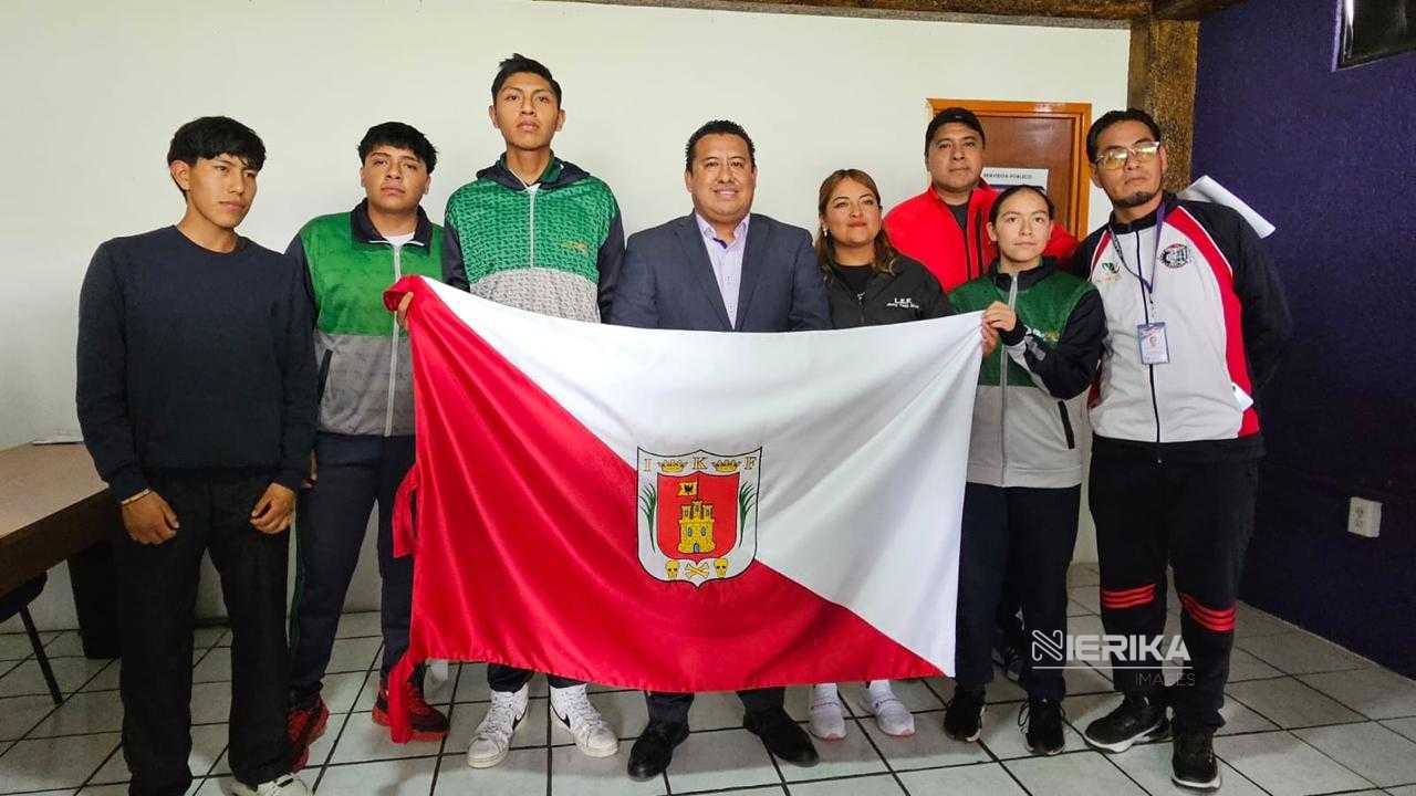 ABANDERAN A TLAXCALTECAS QUE COMPETIRÁN EN EL XXI ENCUENTRO NACIONAL DEPORTIVO CECYTE 2025