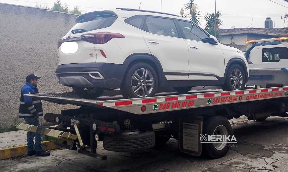 Policía de Chiautempan asegura vehículo con reporte de robo