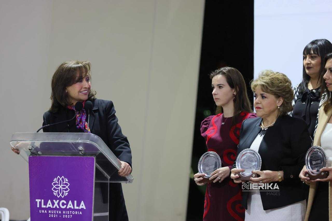 ENTREGA GOBERNADORA EL GALARDÓN “50 MUJERES POR TLAXCALA 2025”