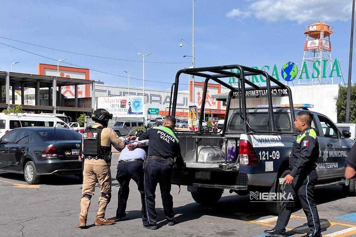 Policía de Chiautempan detiene a hombre por golpear a mujer