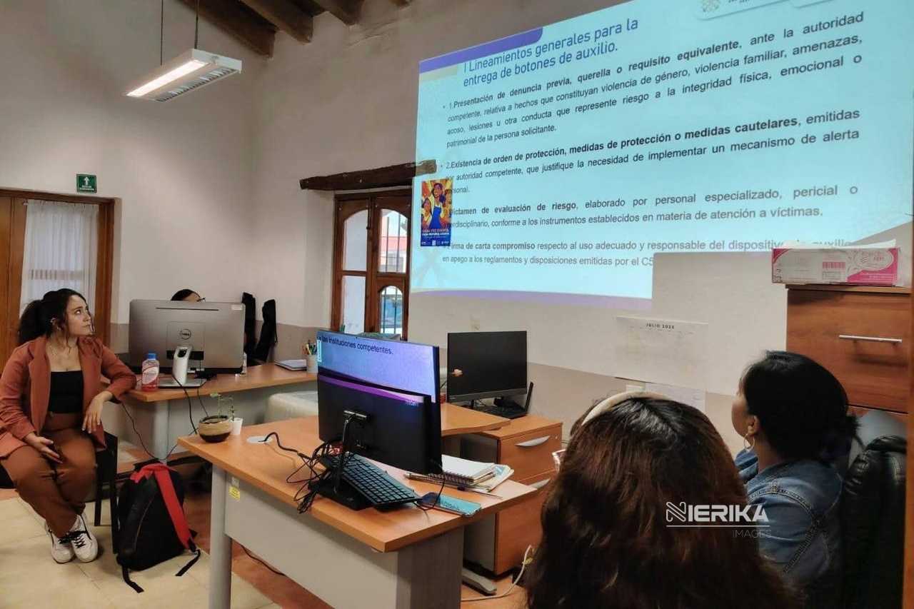 AVANZA TLAXCALA EN ESTRATEGIAS DE PROTECCIÓN A MUJERES: SMET Y C5I COORDINAN ENTREGA DE BOTONES DE AUXILIO
