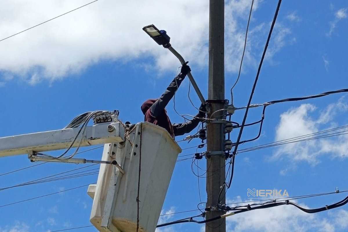 Gobierno de Chiautempan rehabilita alumbrado público en Cuahuixmatlac