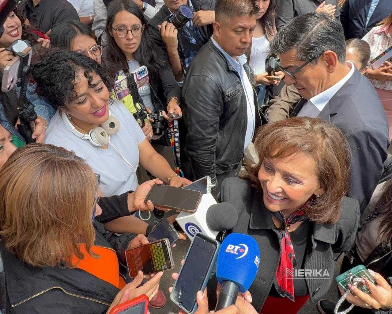 FELICITA GOBERNADORA LORENA CUÉLLAR A PERIODISTAS EN SU DÍA