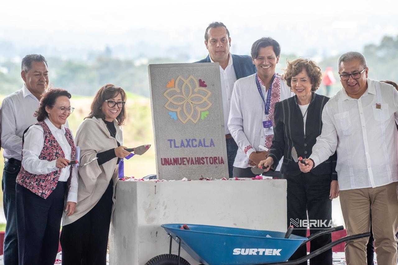 COLOCAN PRIMERA PIEDRA DE UNIVERSIDAD NACIONAL “ROSARIO CASTELLANOS” EN TEOLOCHOLCO