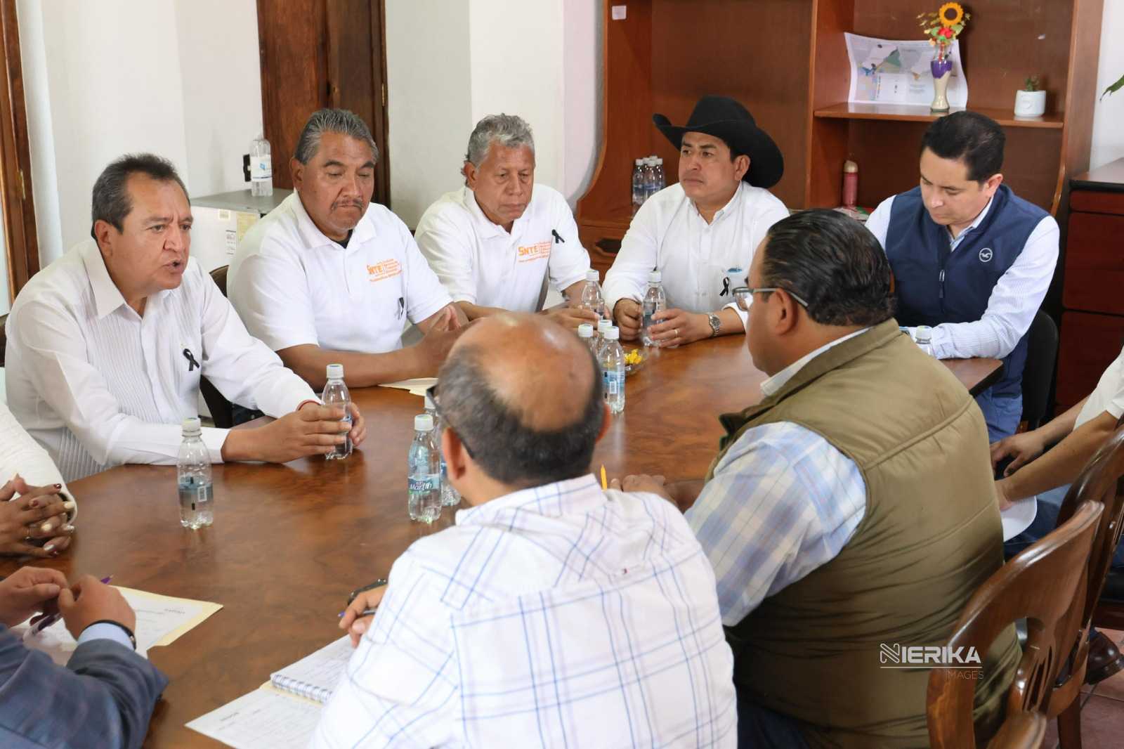 GOBIERNO DE TLAXCALA PRIORIZA DIÁLOGO CON DOCENTES Y ACUERDA MEDIDAS PARA PROTEGER LA INTEGRIDAD DEL MAGISTERIO