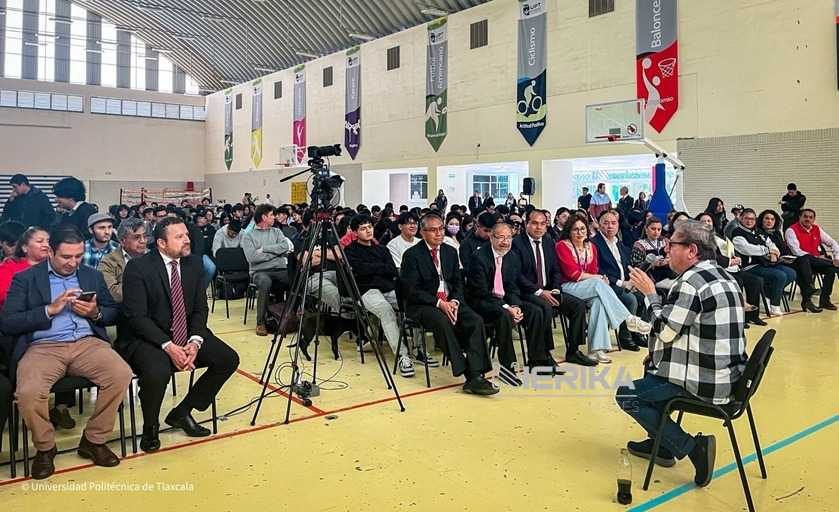 PACO IGNACIO TAIBO II VISITA LA UPTX EN EL MARCO DEL CICLO NACIONAL “SEMBRANDO HISTORIA”