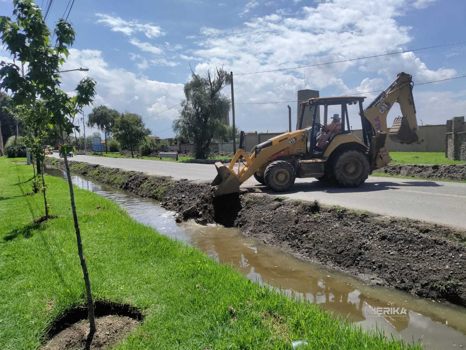 REFUERZA GOBIERNO DEL ESTADO CAPACIDAD DE MUNICIPIOS CON PRÉSTAMO DE MAQUINARIA PESADA