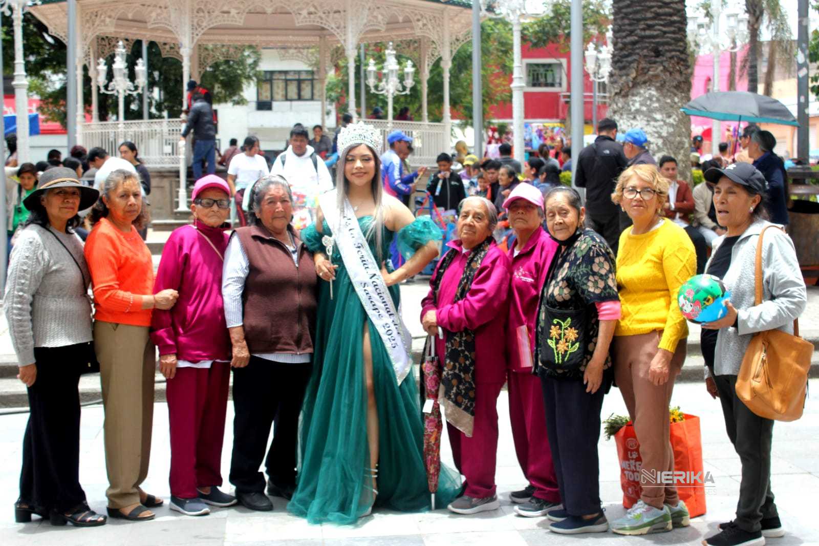 Festivo y alegre el desfile de feria de Chiautempan, reúne a miles de familias