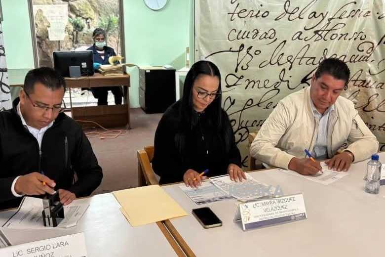 NATÍVITAS Y PAPALOTLA PRESERVAN PATRIMONIO DOCUMENTAL CON ENTREGA DE ACTAS DE CABILDO AL ARCHIVO DEL ESTADO