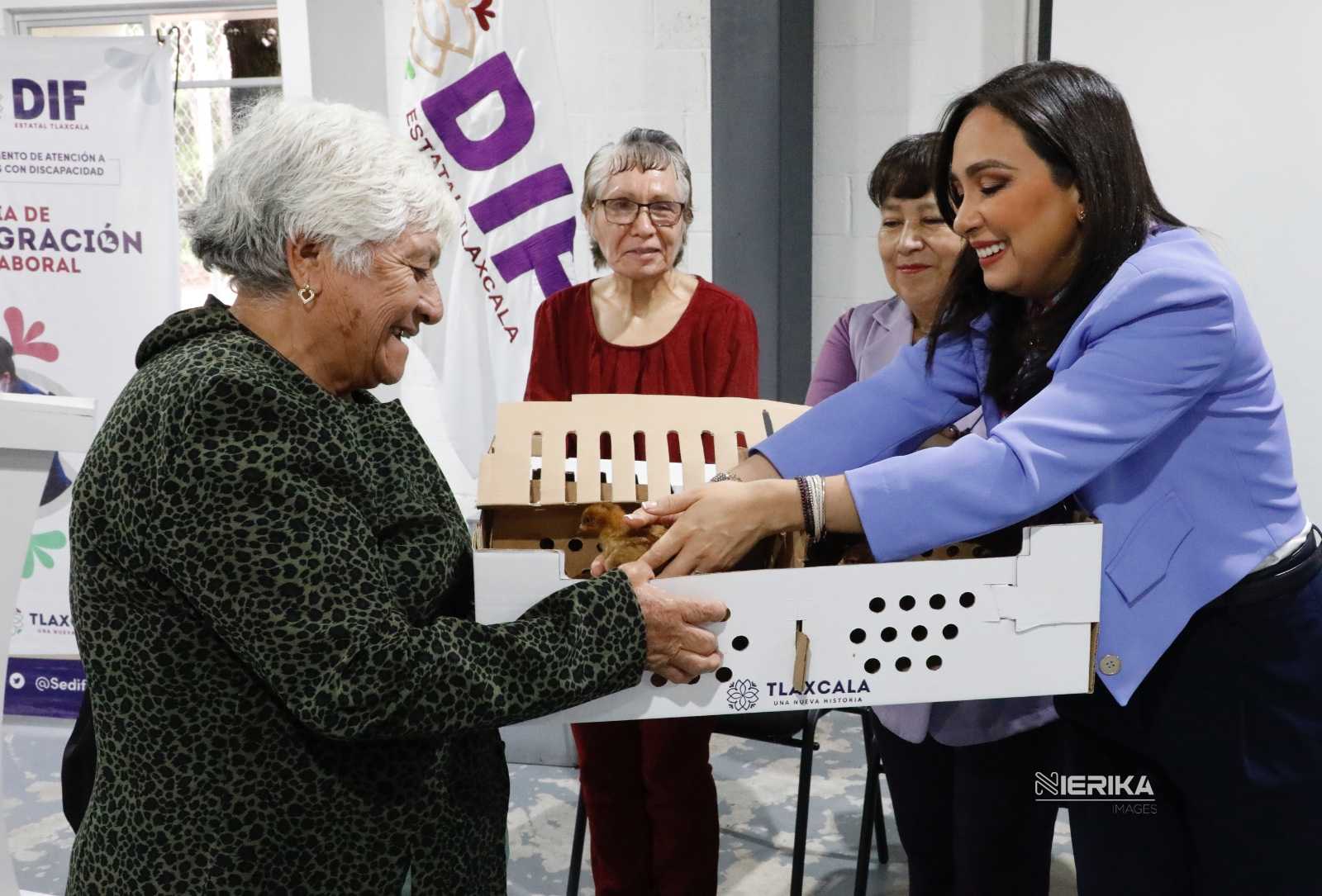 SEDIF Y SIA ENTREGAN APOYOS A POBLACIÓN VULNERABLE PARA FORTALECER SEGURIDAD ALIMENTARIA