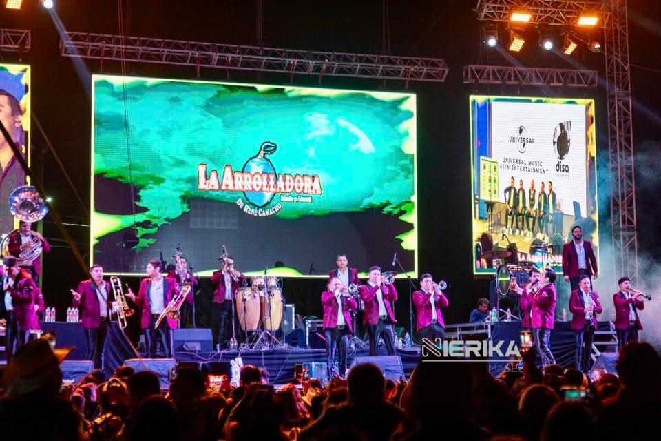 La Arrolladora Banda el Limón y Trono de México encendieron Chiautempan con todos sus éxitos