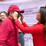 ENTREGAN EN TLAXCO ARMAZONES DE LENTES PARA MEJORAR SALUD VISUAL DE 800 PERSONAS