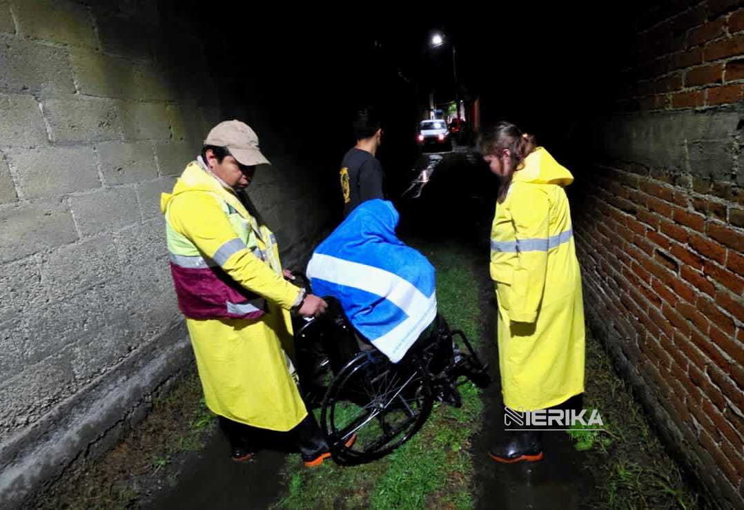 Protección Civil de Chiautempan atiende reportes ciudadanos tras fuerte lluvia