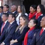 Blanca Angulo encabeza honores a la bandera en Plaza de la Constitución