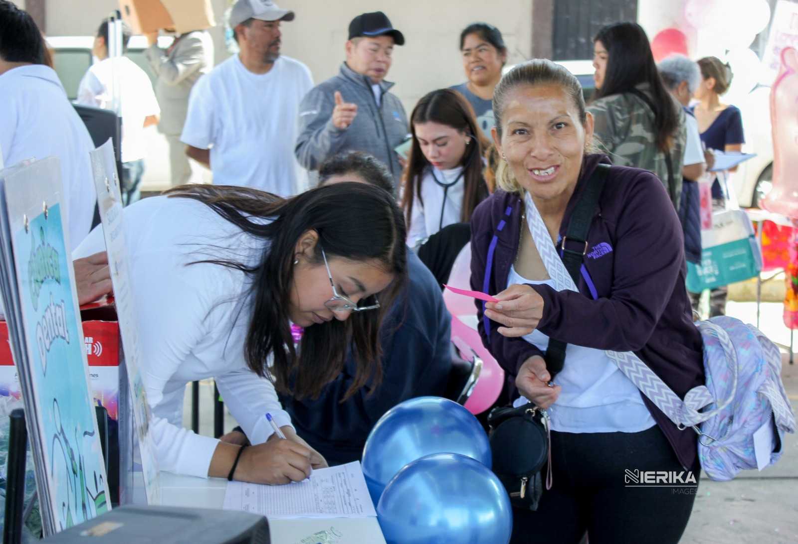 Chiautempenses reciben atención médica gratuita en Feria de la Salud