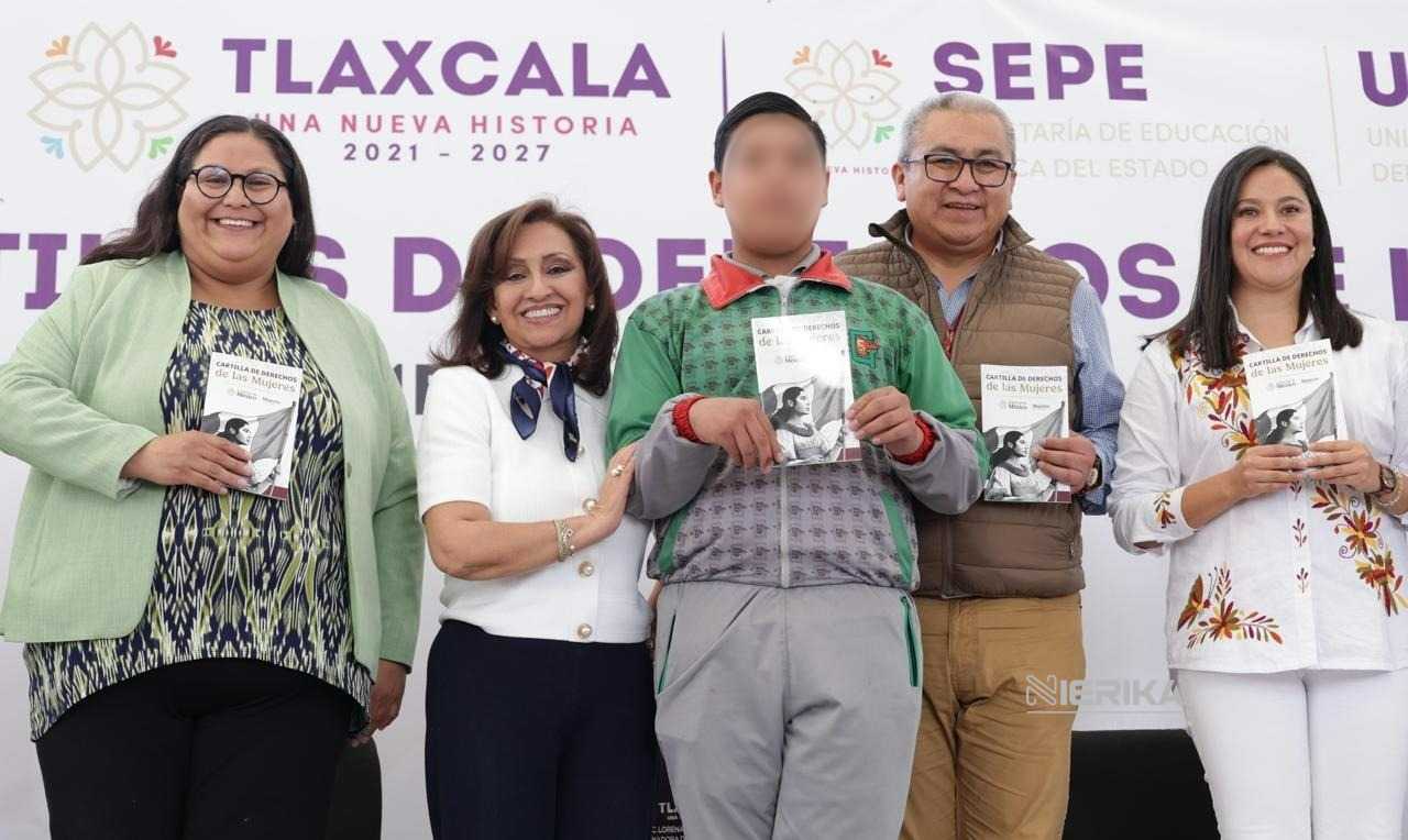 ENTREGAN LA CARTILLA DE DERECHOS DE LAS MUJERES A ESTUDIANTES DE SECUNDARIA EN TLAXCALA