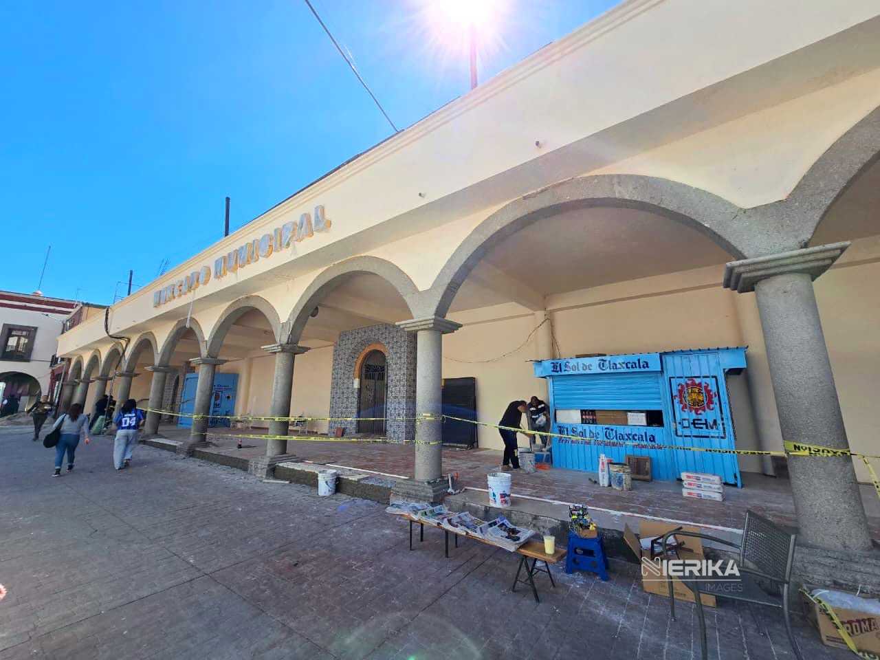 Inician los trabajos de rehabilitación en la fachada del Mercado Hidalgo en Chiautempan