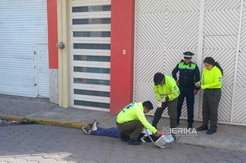 Servicios Médicos y Seguridad Pública de Chiautempan atienden reporte de emergencia en Tepetlapa