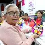 Adultos mayores de Chiautempan participan en actividades didácticas alusivas al Día de Muertos